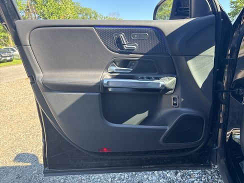 New 2025 Mercedes-Benz GLB 250 4MATIC image 18