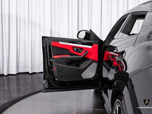 Used 2019 Lamborghini Urus image 23