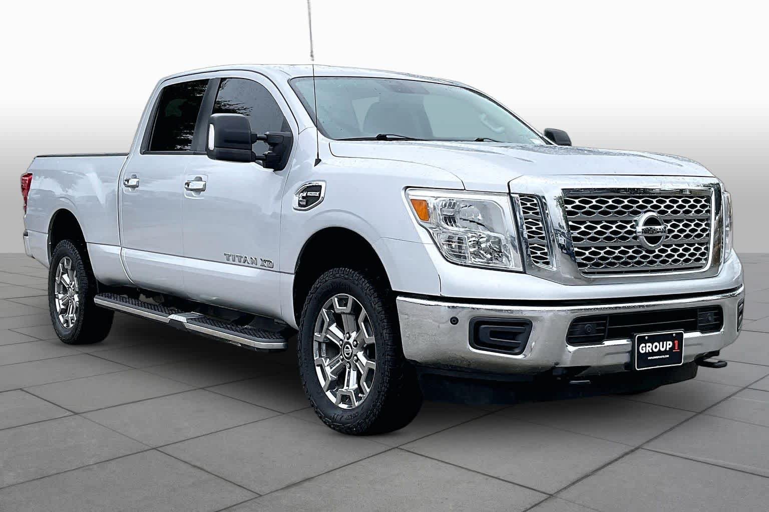 Used 2018 Nissan Titan SV w/ SV Convenience Package AWD/4WD image 3