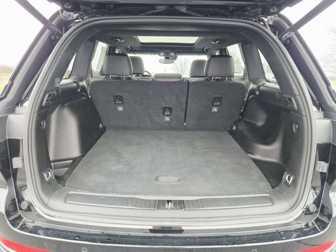 Used 2024 Jeep Grand Cherokee Limited w/ Black Appearance Package image 15