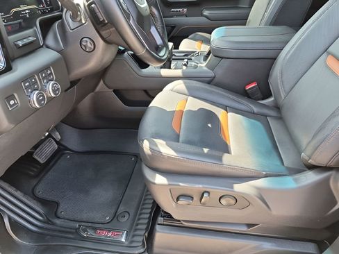 Used 2025 GMC Sierra 1500 AT4 w/ AT4 Premium Package AWD/4WD image 32