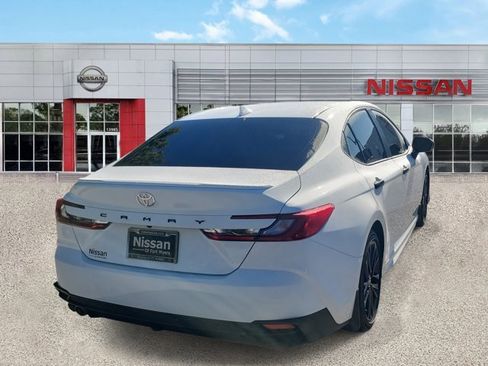 Used 2025 Toyota Camry SE image 4