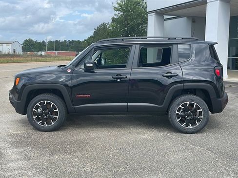 New 2023 Jeep Renegade Trailhawk image 2