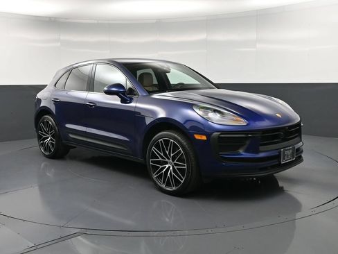 Certified 2026 Porsche Macan AWD/4WD image 10