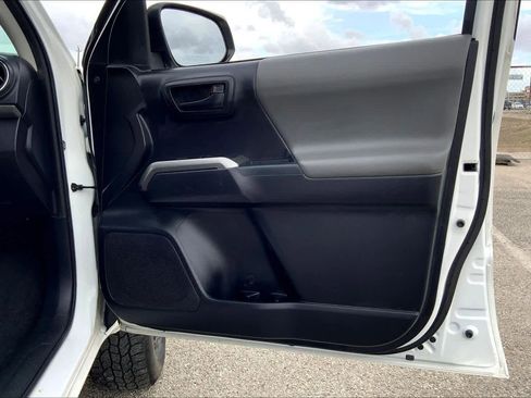 Used 2020 Toyota Tacoma SR5 image 22