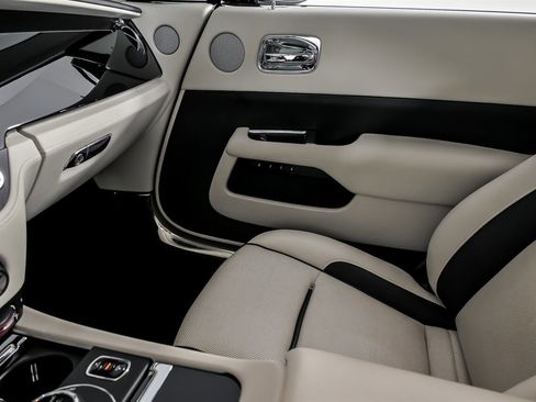 Used 2019 Rolls-Royce Wraith image 42