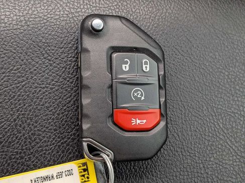 Used 2023 Jeep Wrangler Unlimited Sahara w/ Cold Weather Group AWD/4WD image 28