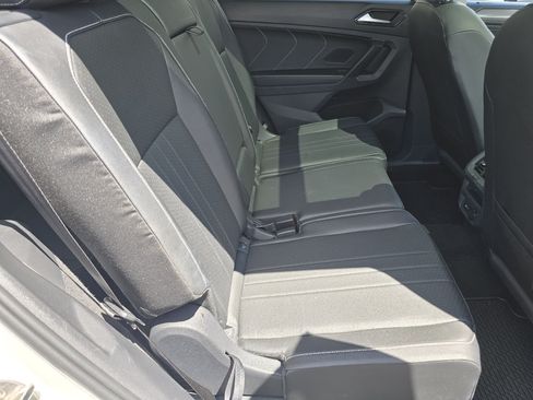 Used 2022 Volkswagen Tiguan SE w/ Panoramic Sunroof Package FWD image 25
