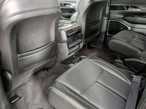 Used 2024 Jeep Wagoneer Series III w/ Premium Group I image 28