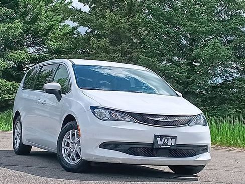 Used 2023 Chrysler Voyager LX FWD image 1