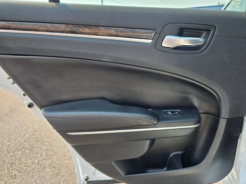 Used 2020 Chrysler 300 Limited RWD image 16