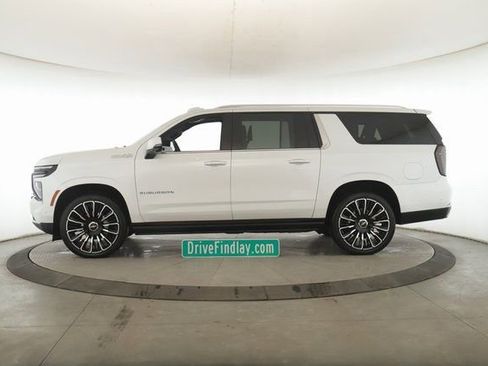 Used 2025 Chevrolet Suburban High Country AWD/4WD image 9