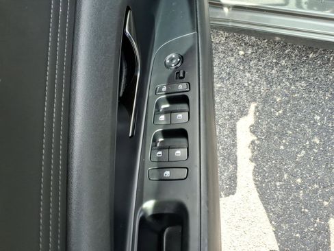 Used 2025 Hyundai Elantra Sport FWD image 11