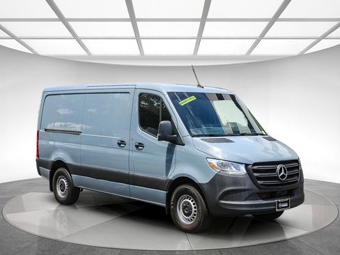 Used 2024 Mercedes-Benz Sprinter 2500 image 5