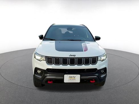 Used 2025 Jeep Compass Trailhawk image 4