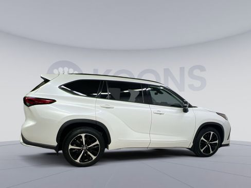 Used 2022 Toyota Highlander XSE image 13