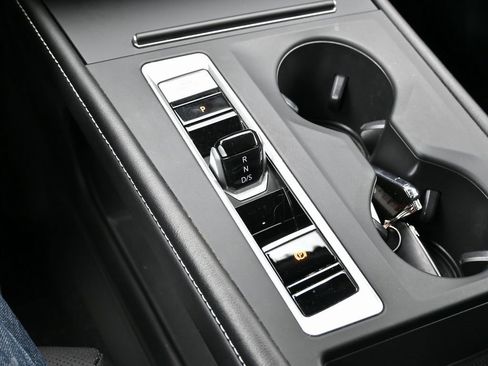 Used 2024 Volkswagen Atlas SE image 29