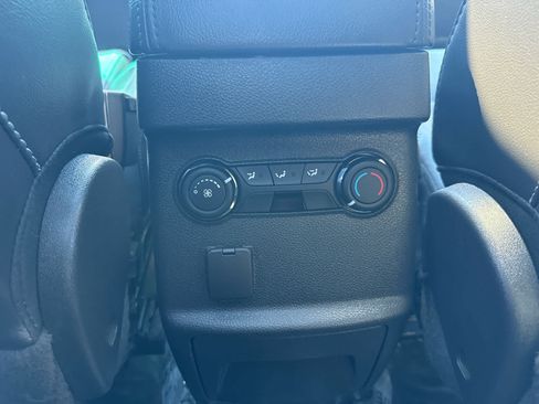 Used 2015 Ford Explorer XLT w/ Equipment Group 202A AWD/4WD image 16