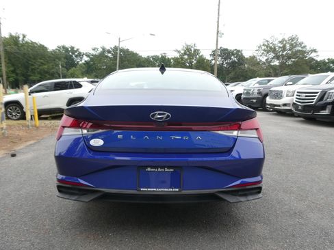 Used 2023 Hyundai Elantra SEL FWD image 6