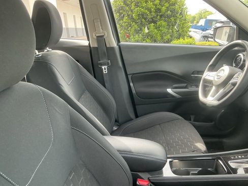 Used 2022 Nissan Kicks SV image 11