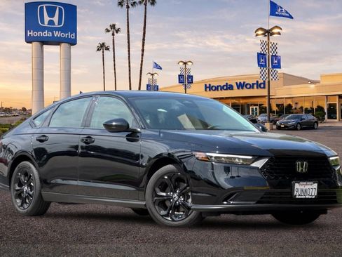 Certified 2025 Honda Accord SE image 2