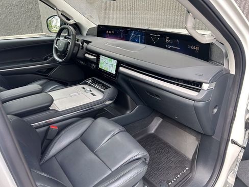 Certified 2025 Lincoln Navigator L Reserve AWD/4WD image 26