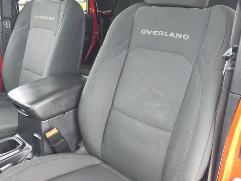 Used 2020 Jeep Gladiator Overland AWD/4WD image 13