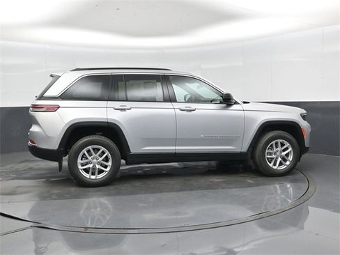 New 2025 Jeep Grand Cherokee Laredo X w/ Luxury Tech Group I image 2