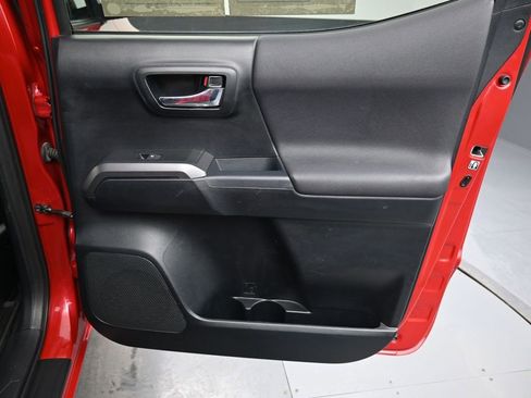 Certified 2017 Toyota Tacoma TRD Sport w/ Tow Package (A/T) image 29