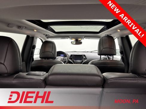 Used 2021 Jeep Cherokee Limited w/ Elite Package image 10