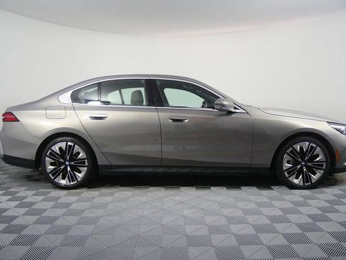 Certified 2025 BMW 530i image 2