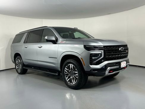 Used 2025 Chevrolet Suburban Z71 image 1