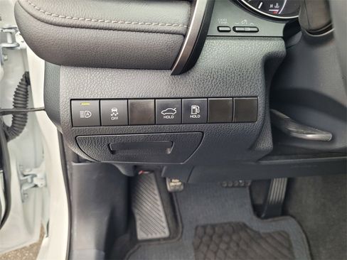 Used 2020 Toyota Camry SE image 24