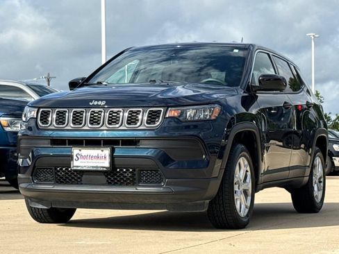 Used 2024 Jeep Compass Sport AWD/4WD image 3