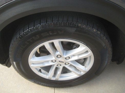 Used 2022 Ford Explorer XLT w/ Equipment Group 202A AWD/4WD image 11