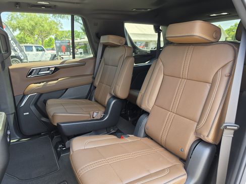 New 2026 Chevrolet Tahoe High Country w/ Sun And Tow Package AWD/4WD image 23