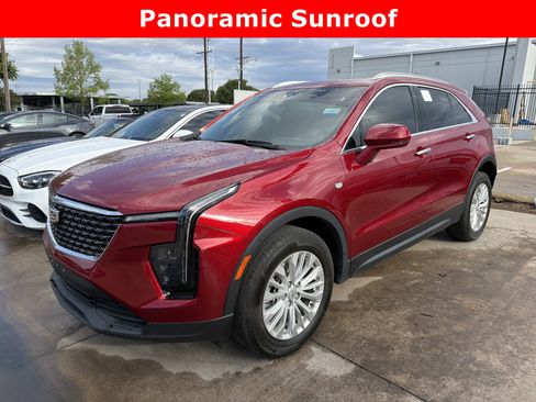Used 2024 Cadillac XT4 Luxury w/ Cold Weather Package FWD image 1