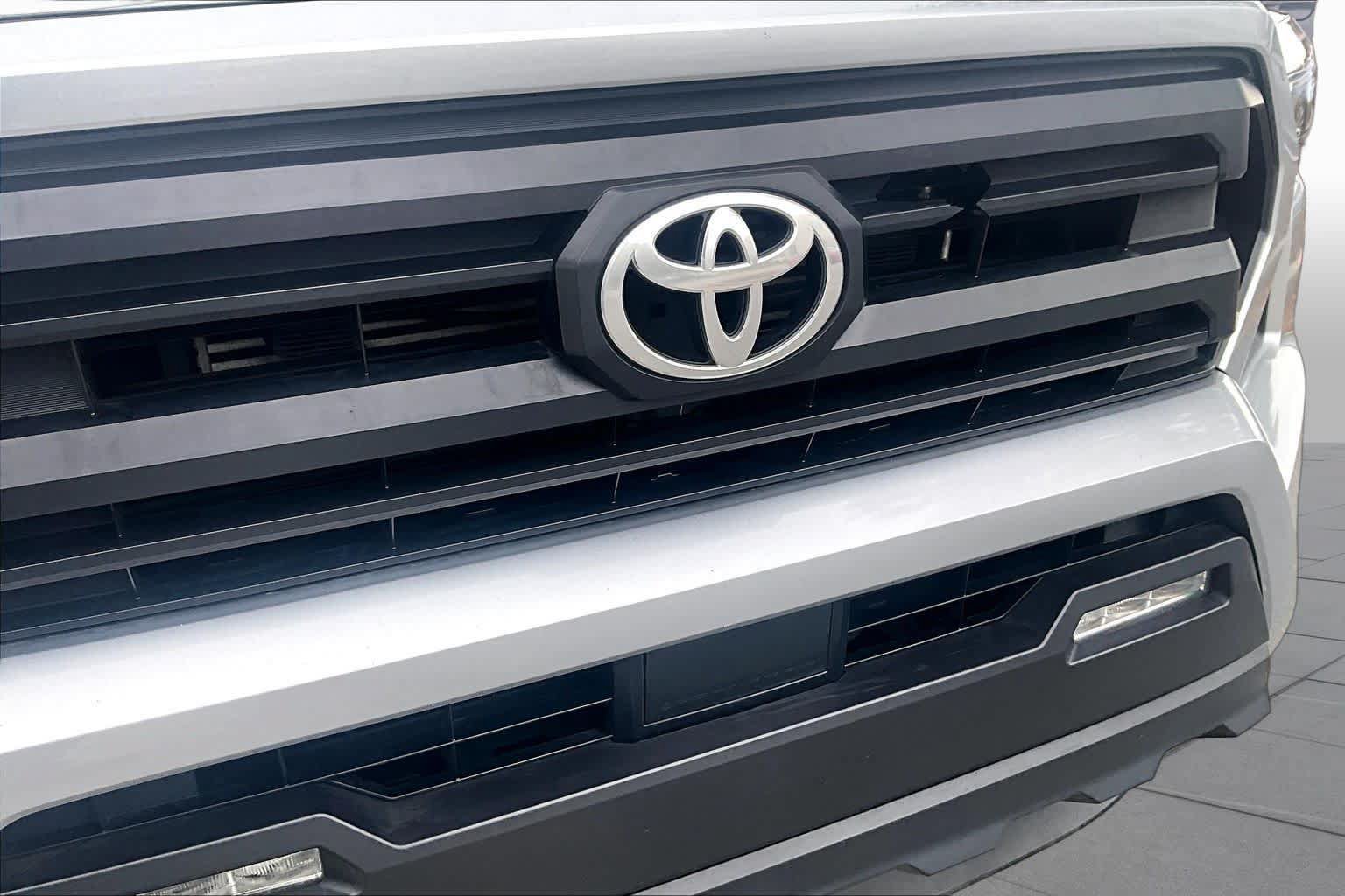 Used 2024 Toyota Tacoma SR5 RWD image 29