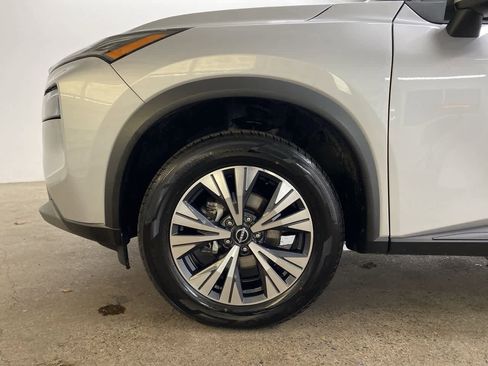 Used 2023 Nissan Rogue SV image 11