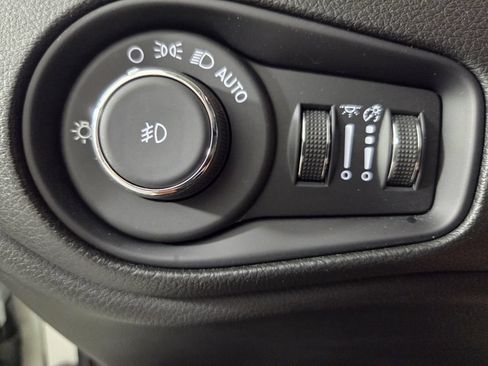 Used 2023 Jeep Renegade Altitude AWD/4WD image 20