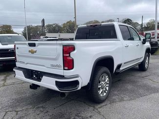 New 2026 Chevrolet Silverado 2500 High Country w/ High Country Premium Package AWD/4WD video 3