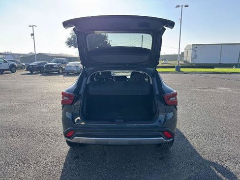 Used 2025 Chevrolet Trax LT FWD image 5