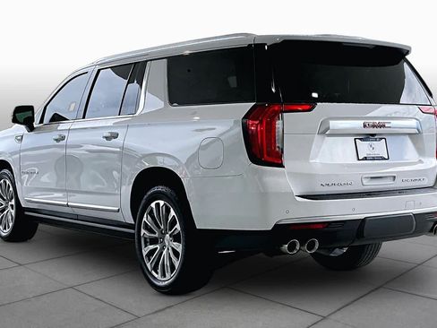Used 2022 GMC Yukon XL Denali RWD image 11
