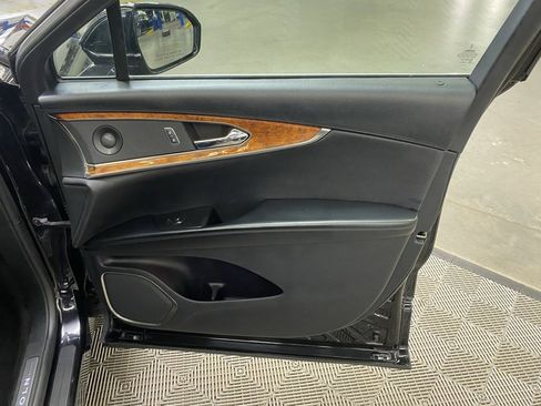 Used 2019 Lincoln Nautilus Select w/ Class II Trailer Tow Package image 40