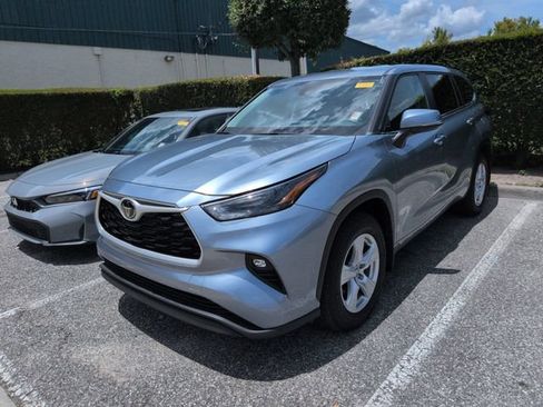 Certified 2024 Toyota Highlander LE AWD/4WD image 2