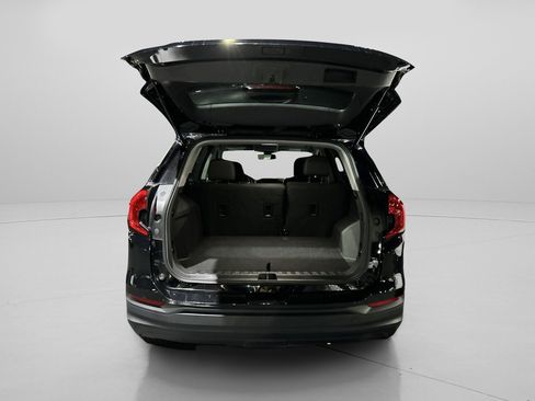 Used 2024 GMC Terrain SLE image 40