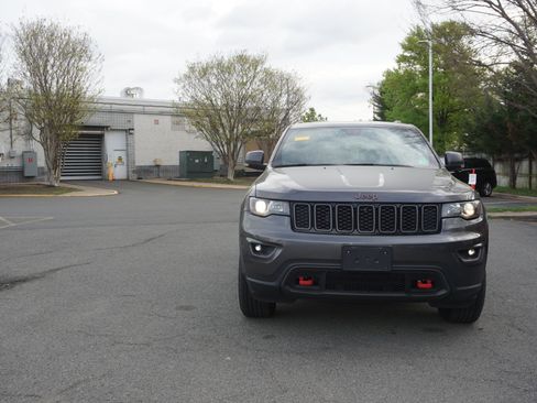 Used 2017 Jeep Grand Cherokee Trailhawk image 2