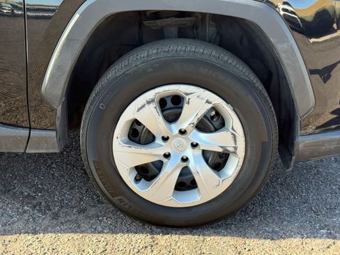 Used 2025 Toyota RAV4 LE AWD/4WD image 7