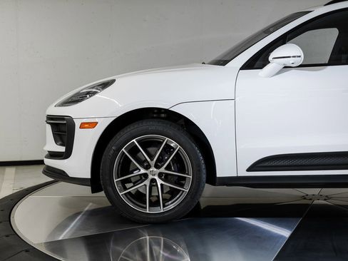 Certified 2023 Porsche Macan image 11