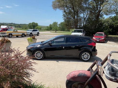 Used 2018 Ford Focus SE FWD image 6